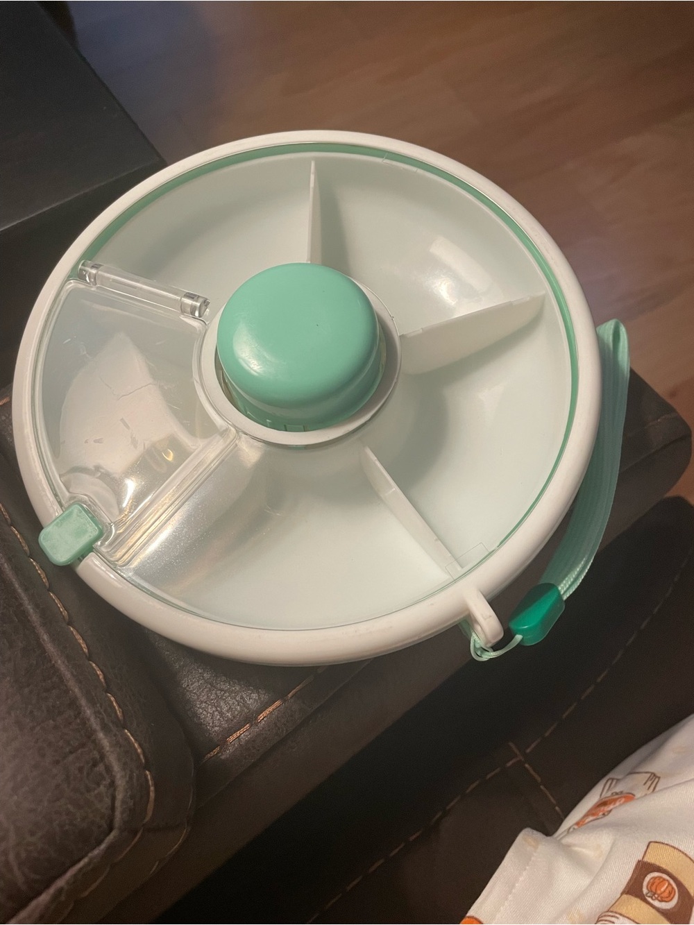 Brand new toddler Snack Spinner divided bowl container